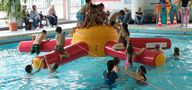 Schwimm-Olymp: Türen auf und ausprobiert!